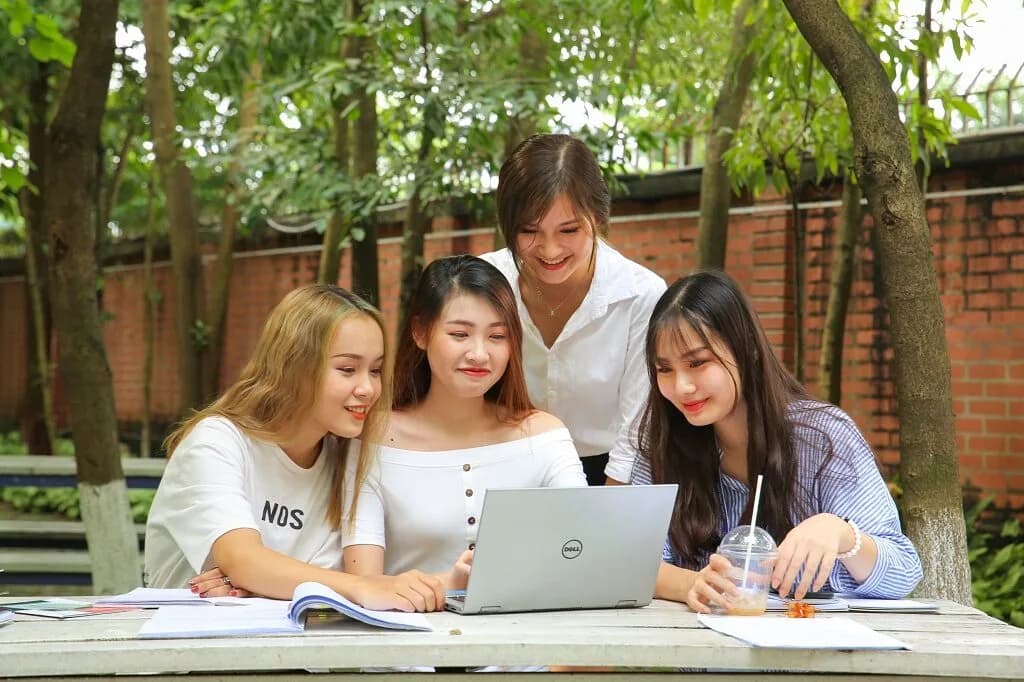 Đời sống sinh viên Thăng Long